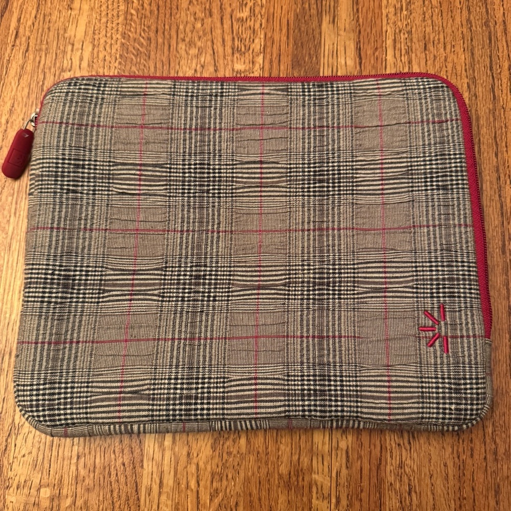 CASE LOGIC cover for laptop, like new, measures 8.5” by 10.75”.